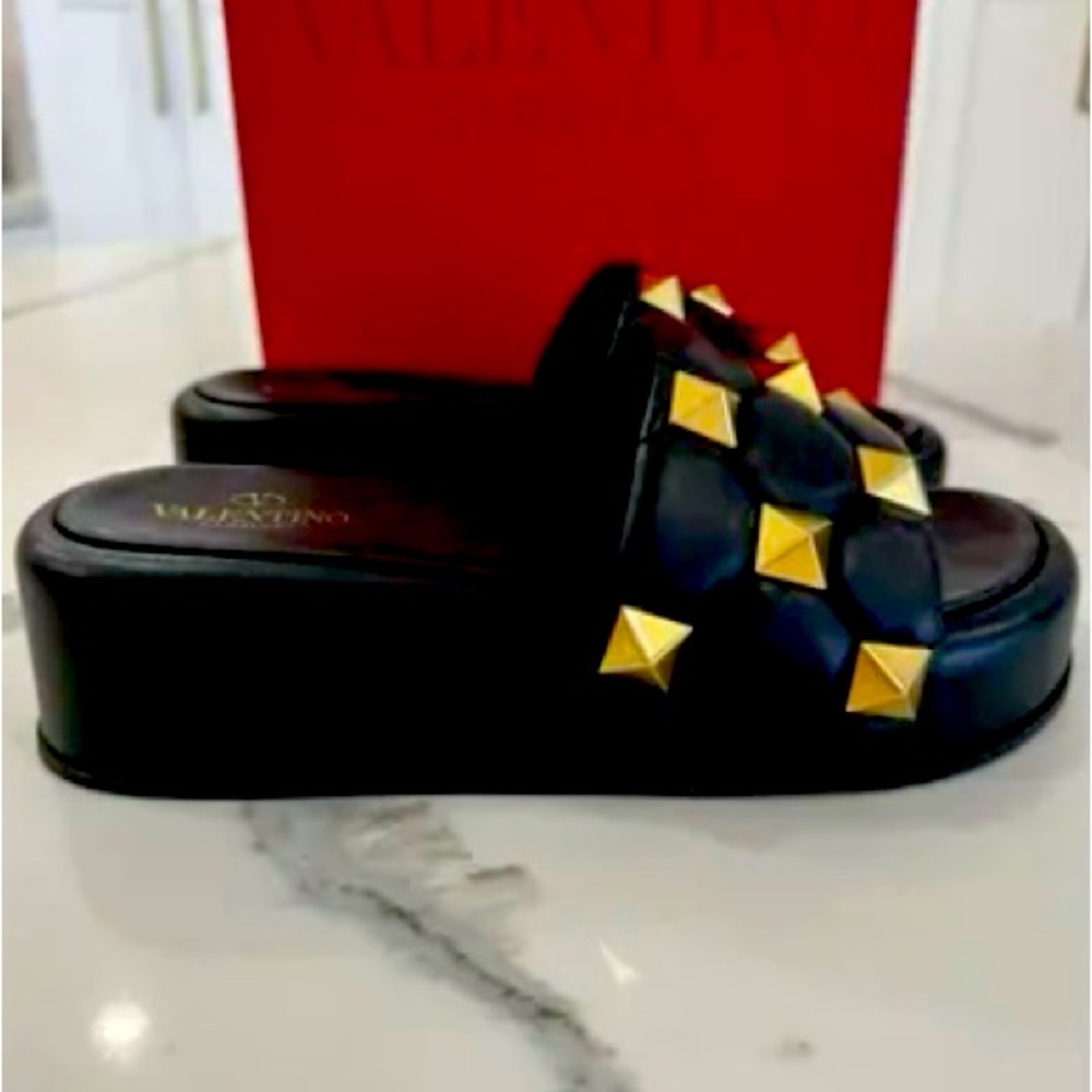 Valentino Slides-Vestiaire Collection- Rock Stud Leather sandal/slide